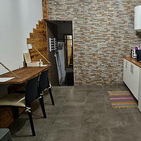Al - Studio To Travelers Πόντα Ντελγκάντα Εξωτερικό φωτογραφία